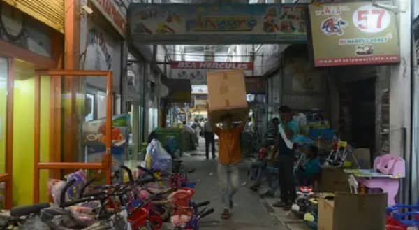 Jhandewalan Cycle Market Delhi